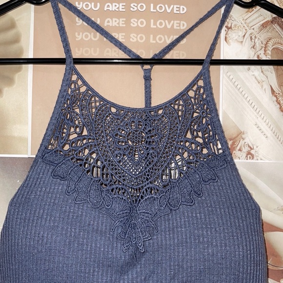 Halter top with built in Bra - Picture 3 of 6